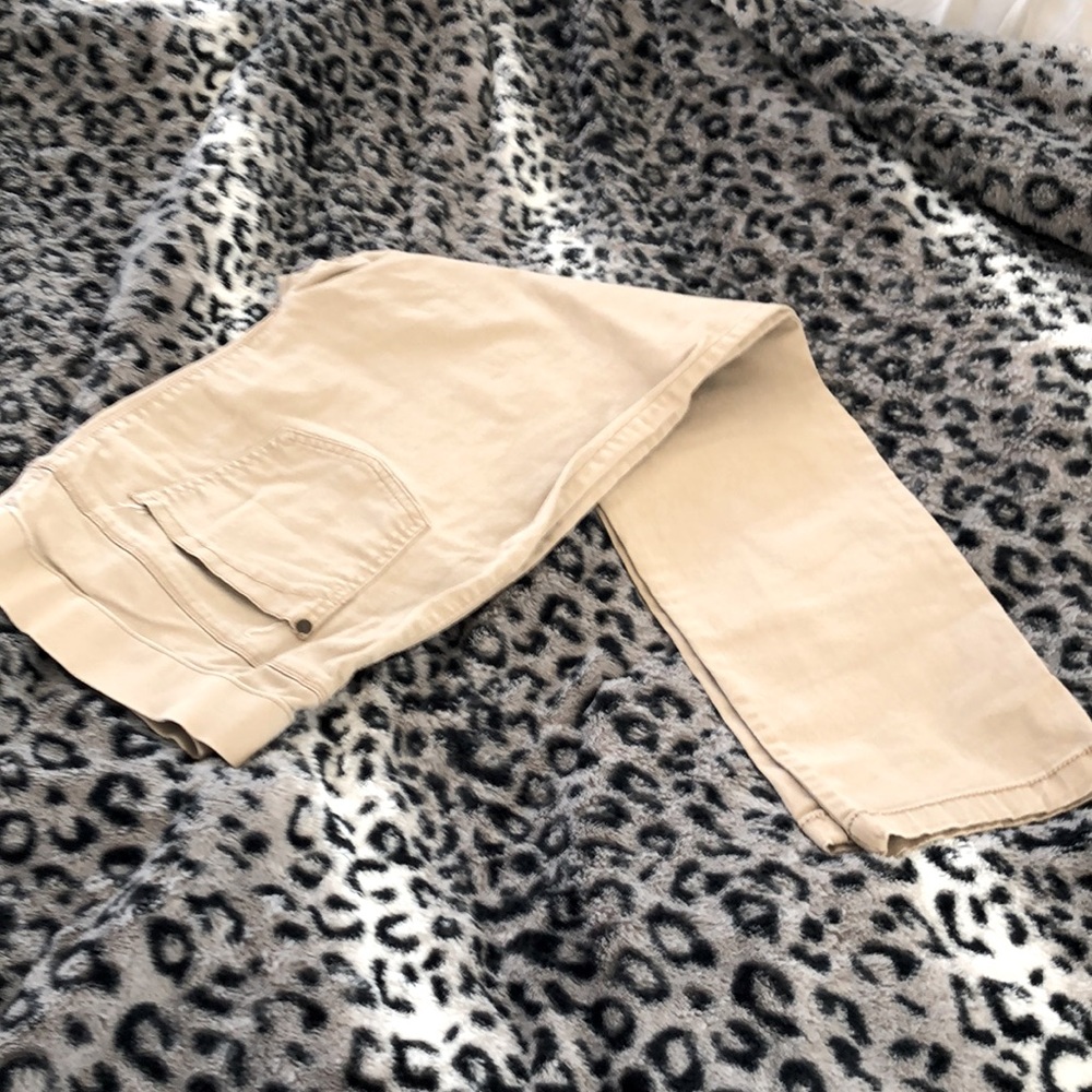 Jeggings-tapered legs,pull up with back pockets
